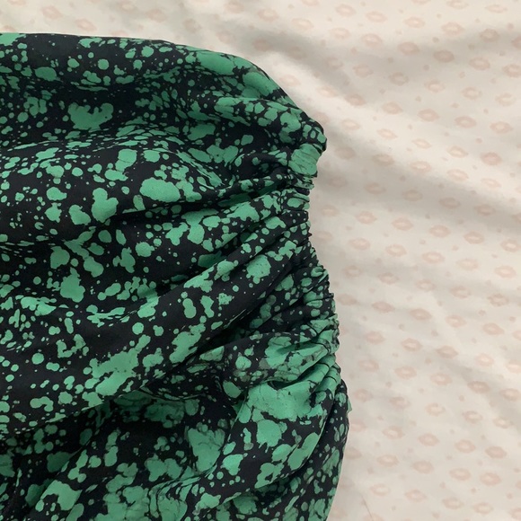 DVF DIANE Von FURSTENBERG 🔥oversized green silk peasant top excellent condition - Picture 5 of 6